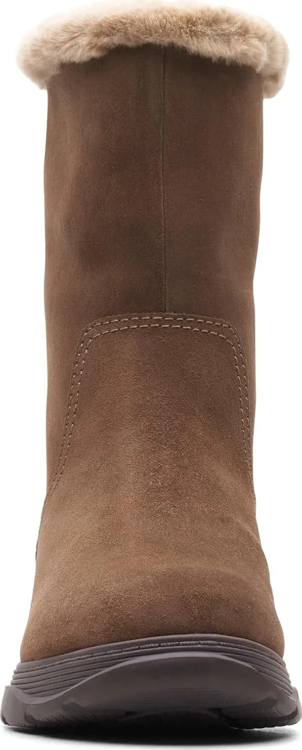 Clarks Women's Aveleigh Pull Waterproof Fashion Boot