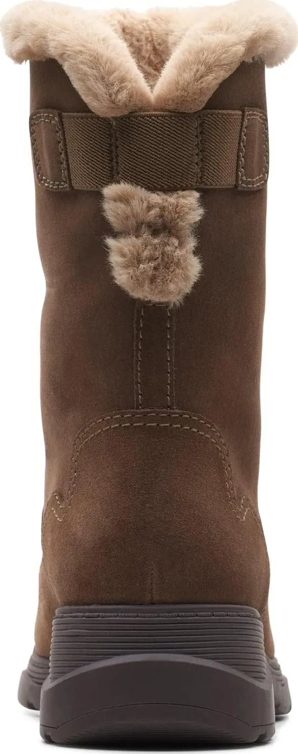 Clarks Women's Aveleigh Pull Waterproof Fashion Boot