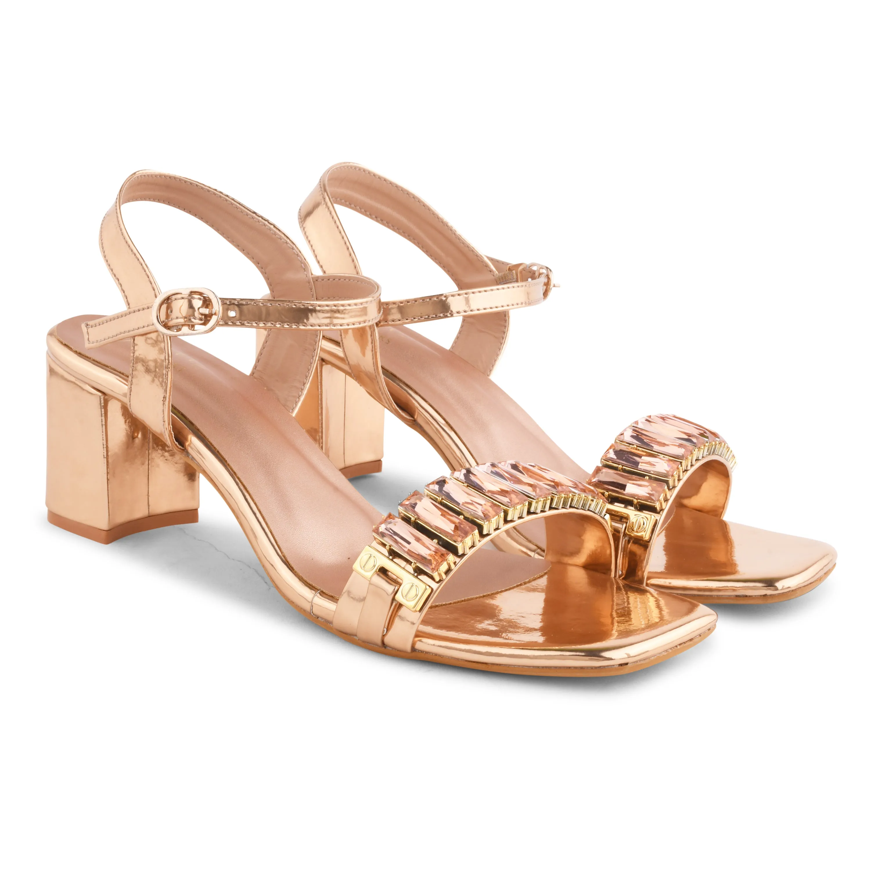Double strap design with a sleek