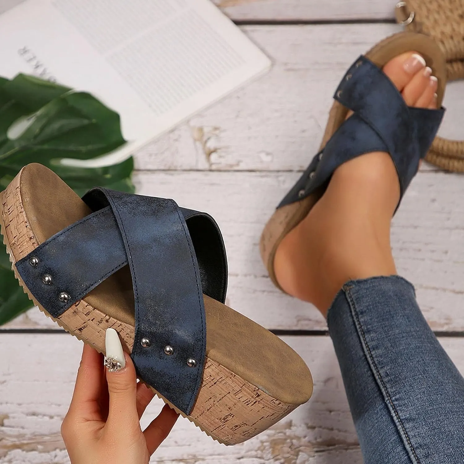 Thick Soled Height Enhancing Strap Slippers Fashionable And Casual Outdoor Beach Ladies' Open Toe Flip Flops Girls