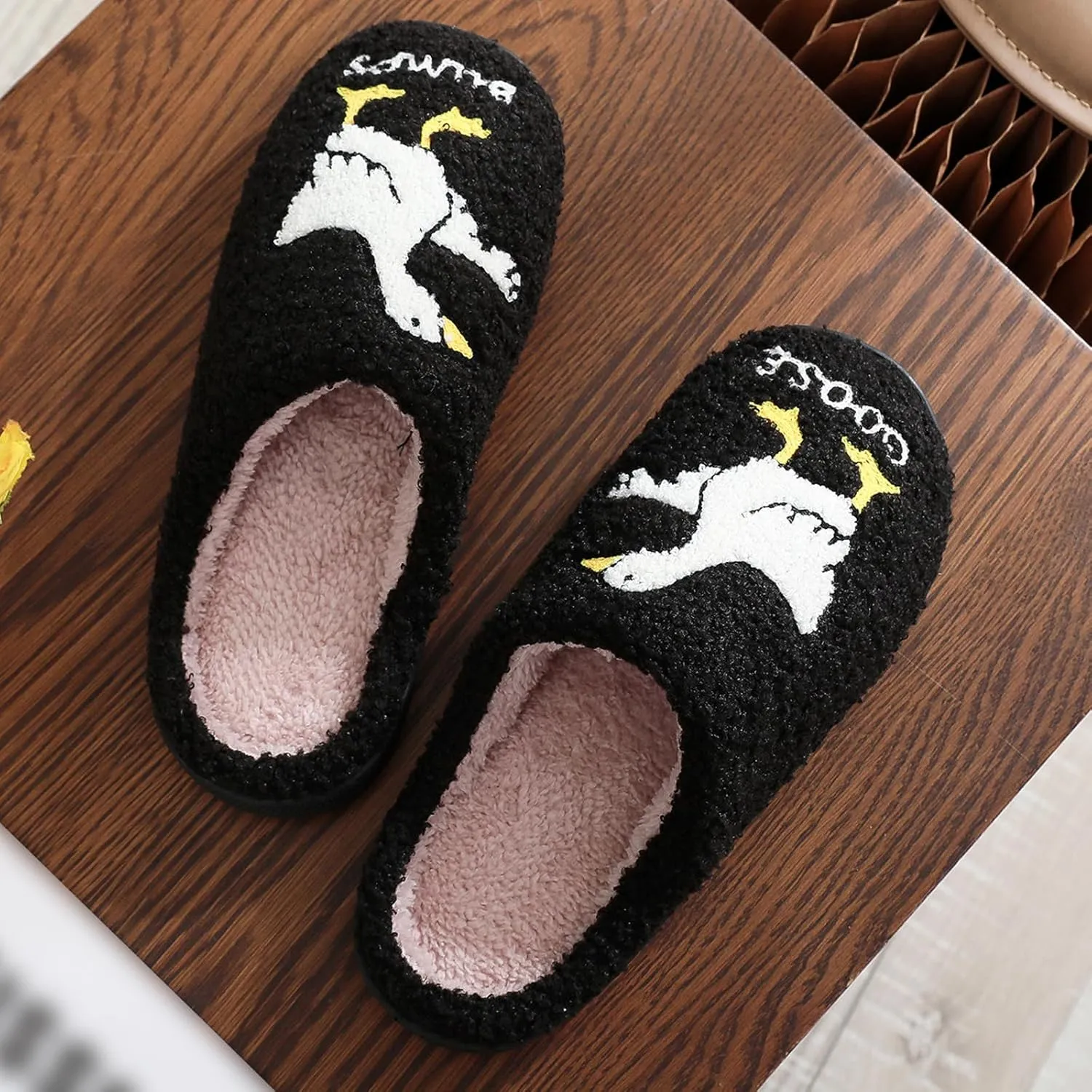 Women's Men's Home Slippers Love Cartoon Retro Soft Plush Lightweight Slippers Slip-on Cozy Indoor Outdoor Couple Slippers Slip on Anti-Skid Sole