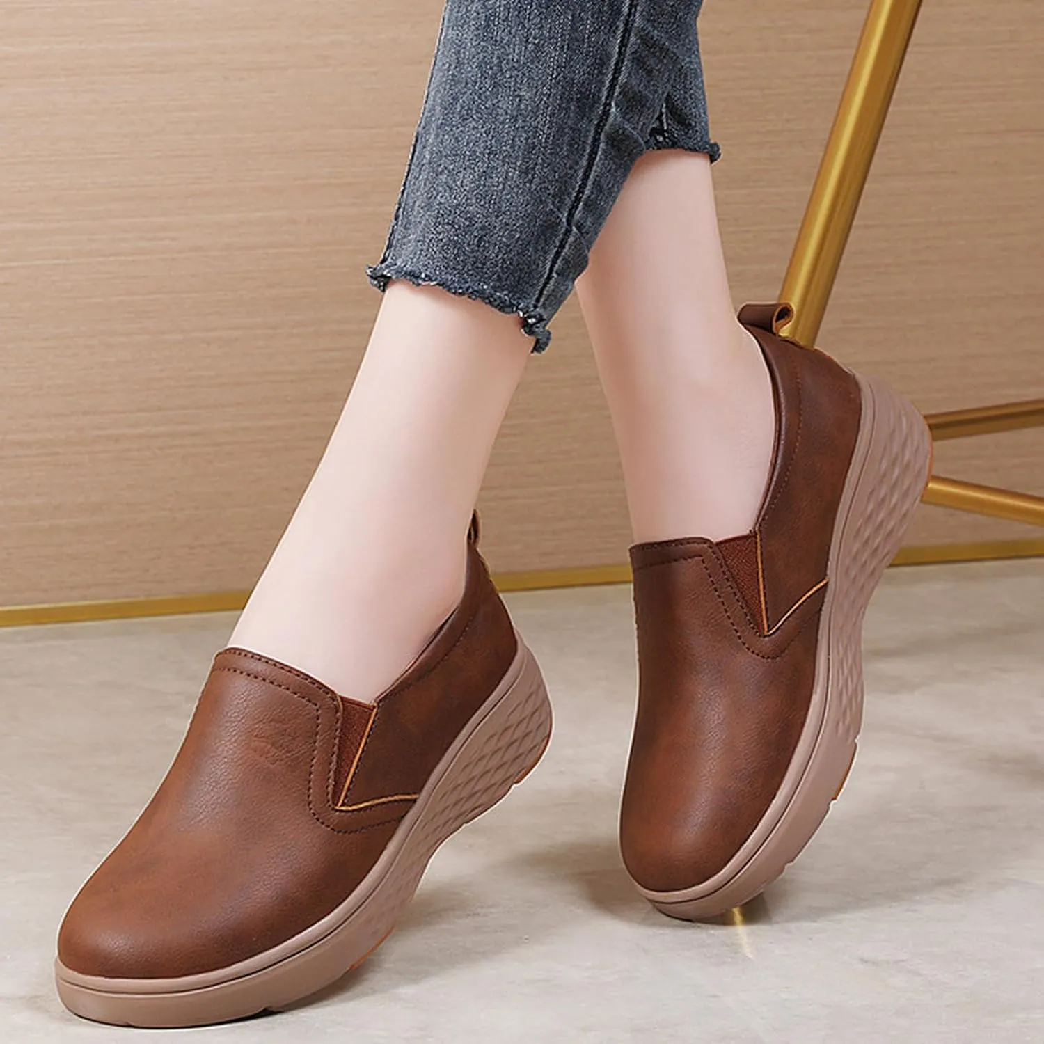 Women's Round Toe Leather Platform Loafers Comfortable Slip On Lightweight Non Slip Walking Shoes Soft Breathable Work Shopping Driving Shoes