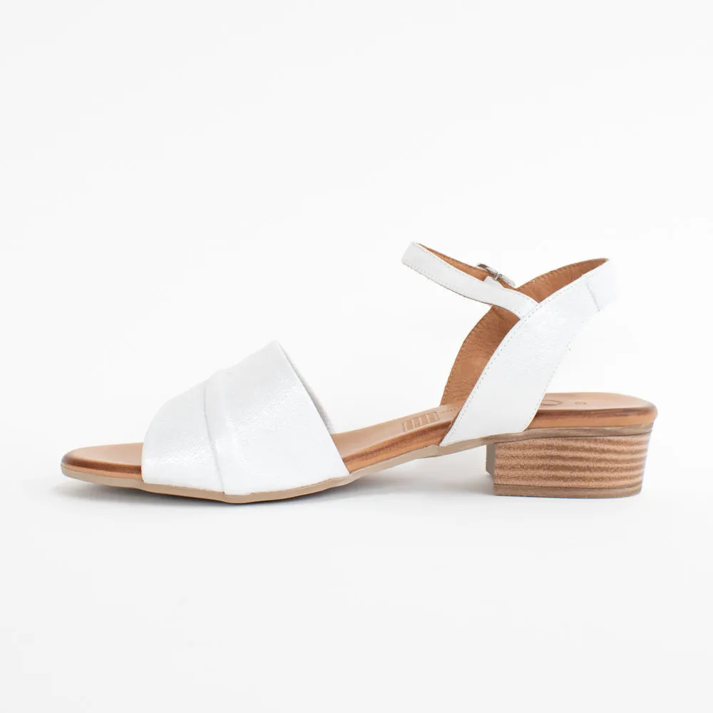 Yenice White Shimmer