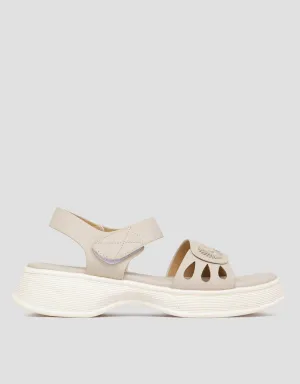 Yongki Komaladi Sepatu Sandal Wedges Wanita