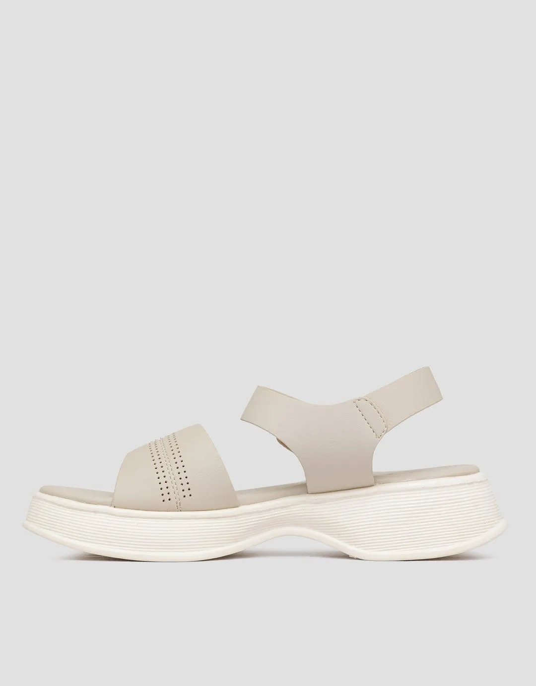 Yongki Komaladi Sepatu Sandal Wedges Wanita