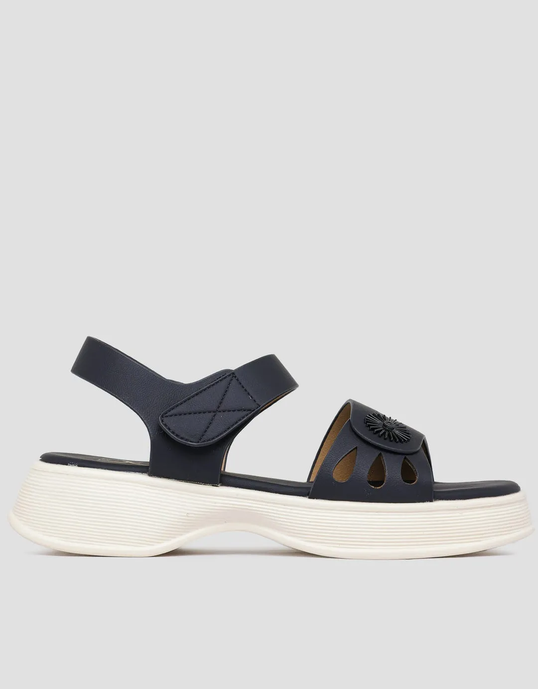 Yongki Komaladi Sepatu Sandal Wedges Wanita