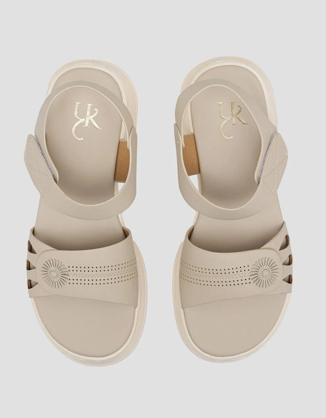 Yongki Komaladi Sepatu Sandal Wedges Wanita